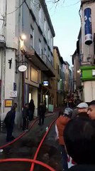 Aubagne : un immeuble en feu en plein centre-ville
