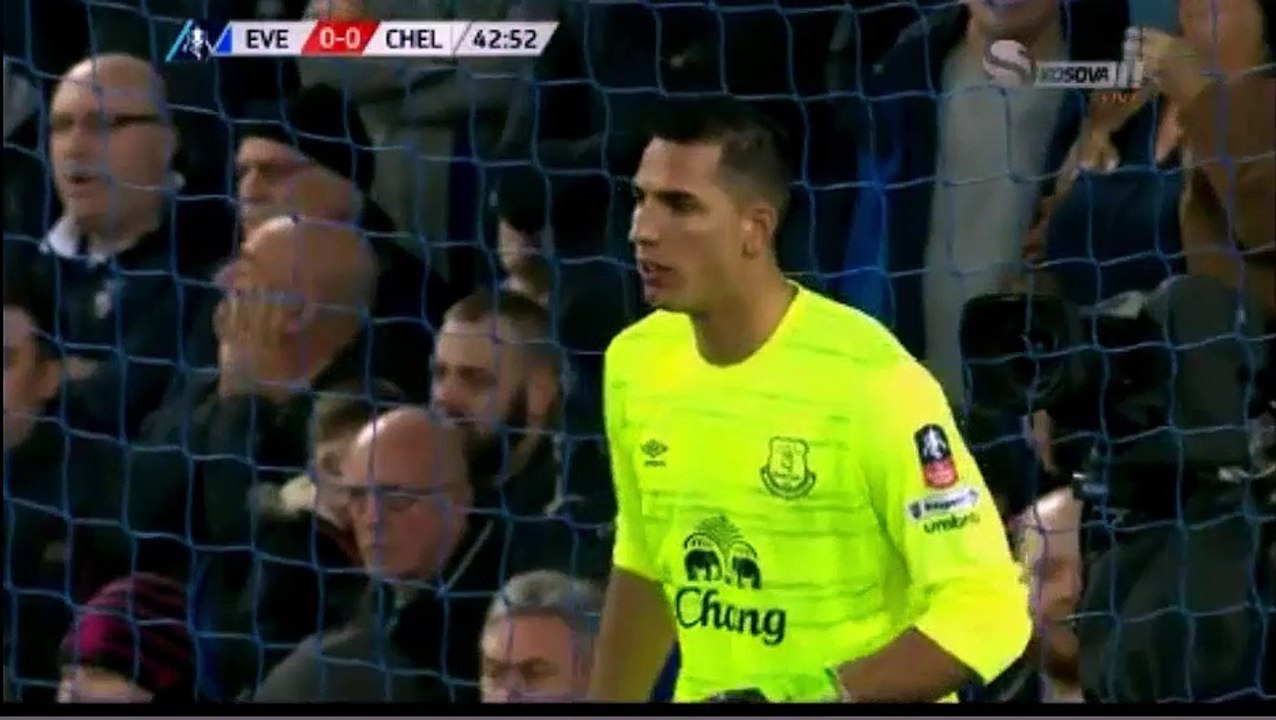 Willian Super chance free-kick - Everton 0-0 Chelsea 12.03.2016