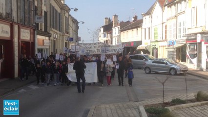 Près de 700 personnes marchent pour l'emploi à Bar-sur-Aube