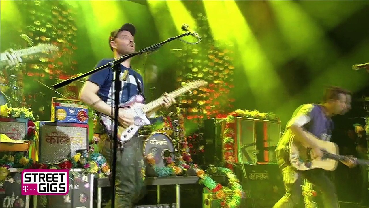 Coldplay - Yellow live @ Telekom Street Gigs Germany 2015