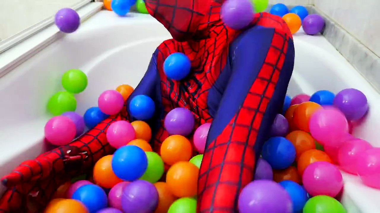 Spiderman vs Joker vs Hulk vs Batman - Bath Time Dancing - Fun Superhero Movie in Real Life