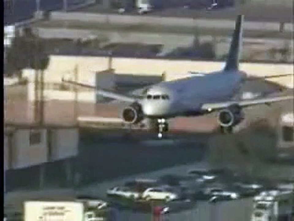 Aamagin accidente rueda avion aterrizando