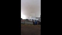 Moradora filma tornado destruindo bairro em Xanxerê