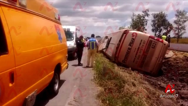 Vuelca autobús primera plus, hay 16 heridos