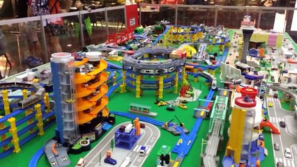 プラレールの巨大ジオラマ タカラトミー Takara TOMY Plarail layout and setting at Macau Tower in Macau (00033)