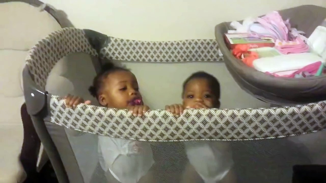 Babies Dance to Mom's Beatbox