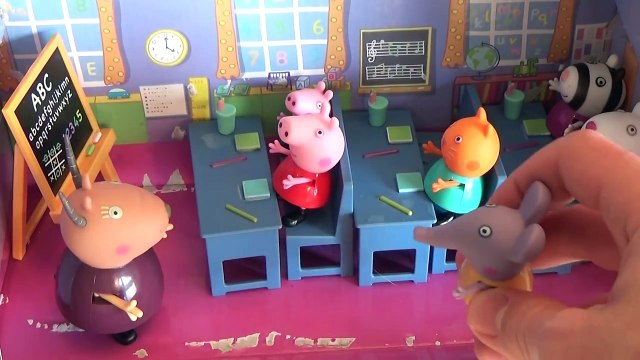 Peppa Pig à lécole Apprend lAlphabet et à Compter - Dessin Animé en Jouets