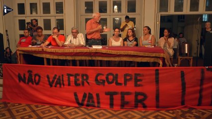 Brésil: les militants soutenant Lula et Dilma Rousseff crient "non au coup d'Etat"