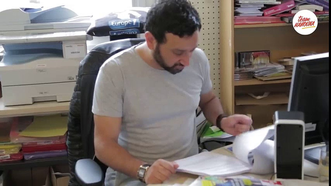 Cyril Hanouna chante Tchoupi, Gilbert Montagné, Julien Clerc ....  T'choupi et DouDou