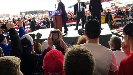 Tentative d'attaque sur Donald Trump pendant un meeting ! 12/03/2016