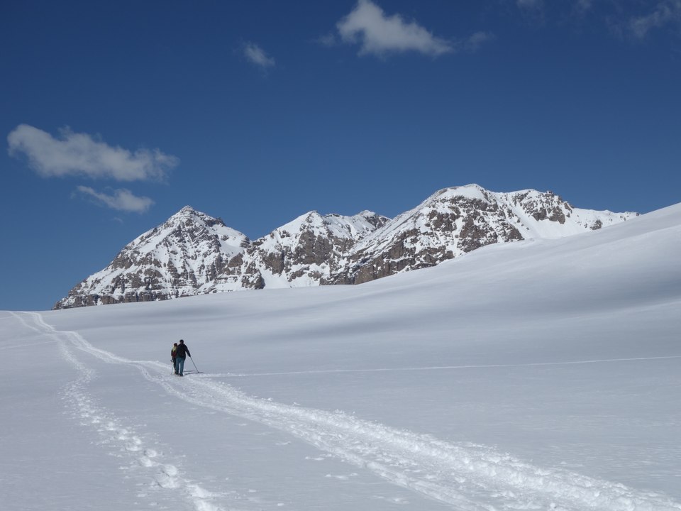 Le plateau des Thures , les Rois Mages et le lac Chavillon avec des raquettes