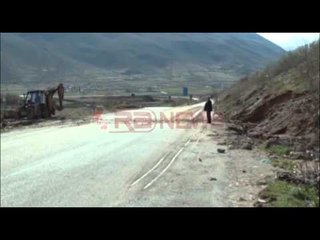 Kukës - Rrëshkitje dherash e gurësh në hyrje të qytetit, rrezikohen qindra banorë - Ora News