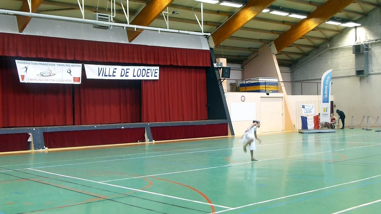 Cassandre twirling bâton N3