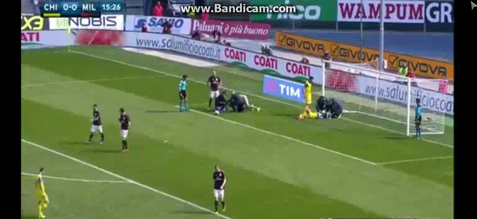 Fabrizio Cacciatore Horror FOUL on Donnarumma Cheivo 0-0 Milan 13-02-2016