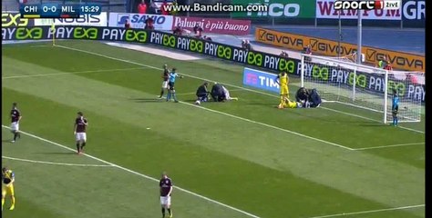 Fabrizio Caciatore horror foul on Donnarumma - Chievo vs Milan 13-03-2016[1]