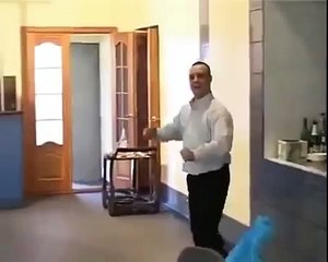 Мужик взрывает танцпол