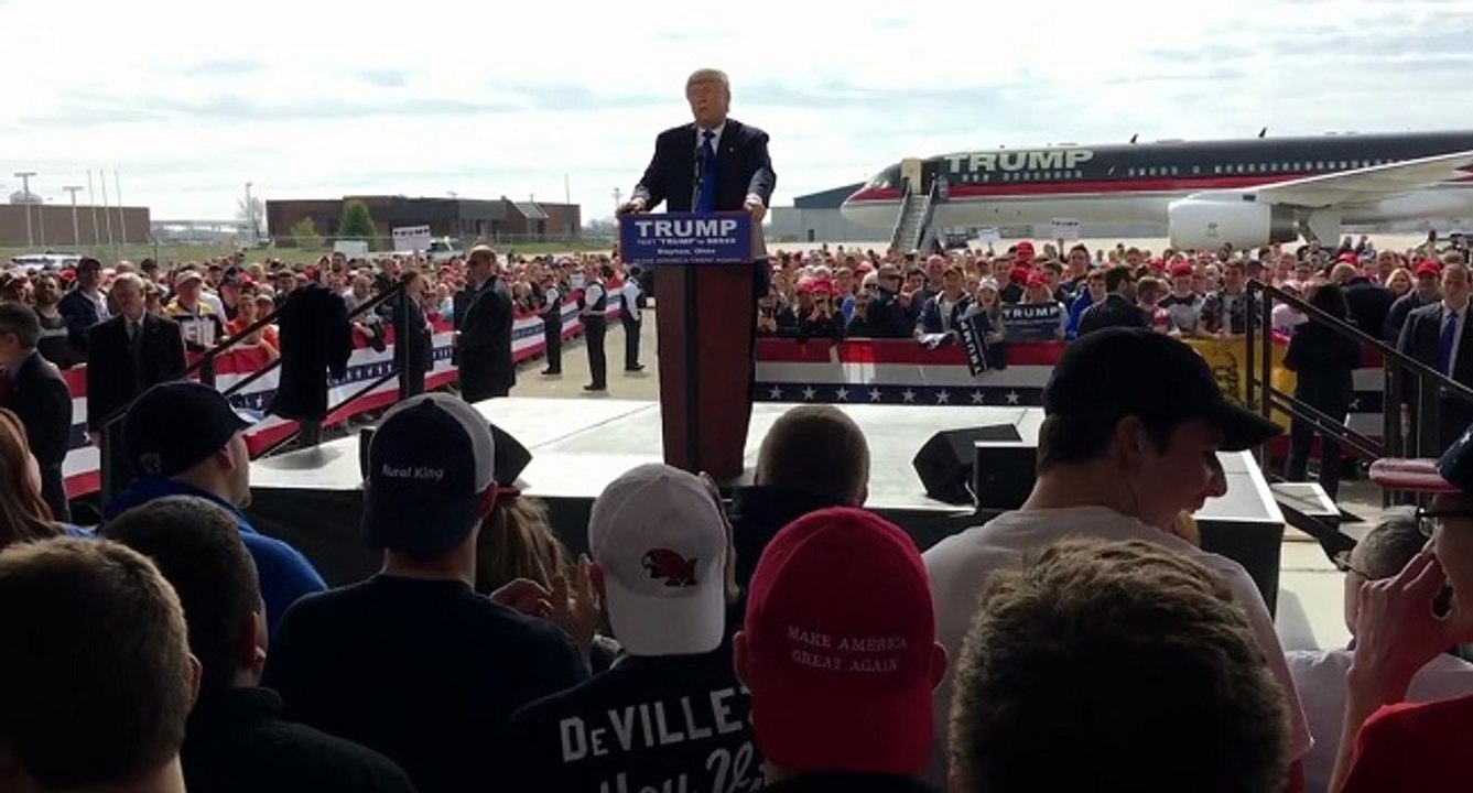 Un homme essaye d'agresser Donald Trump pendant un meeting
