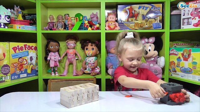 ✔ Spiderman. Ярослава и Человек Паук играют в игру Дженга Бум. Видео для детей. Jenga Boom Hasbro ✔