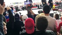 Un homme tente de monter sur scène pendant un meeting de Donald Trump (Ohio)