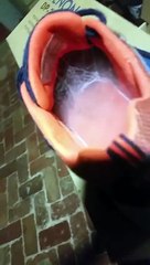 Il fait une découverte effrayante dans les basket de son fils