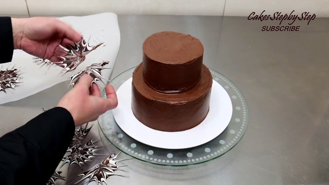 Décoration de gateau au chocolat magnifique mais fastidieuse