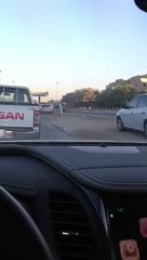 شخص يقوم بالإطاحة بكاميراساهر على طريق المطار - YouTube