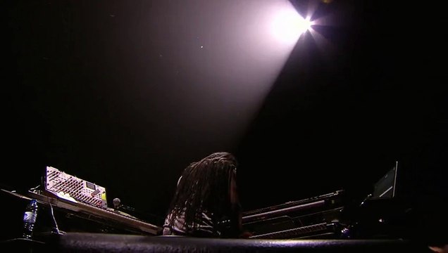 Shakira - Hips Don\'t Lie FullHD [English/Español/العربية Lyrics] (Live From Paris 2011)