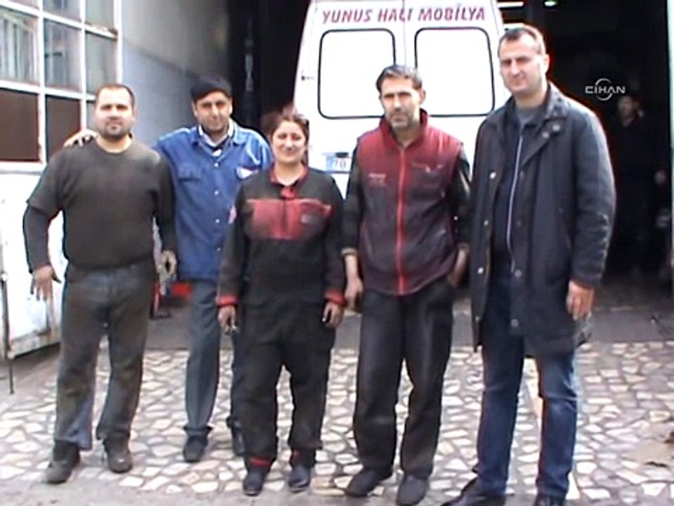 Elinin hamuruyla motor tamir dükkânında