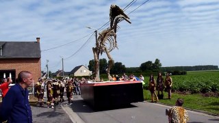 Dinosaure sur le parcours du char