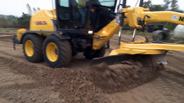 New Holland Grader 156.7 A in Action Walkaround und Produktfilm by Bauforum24