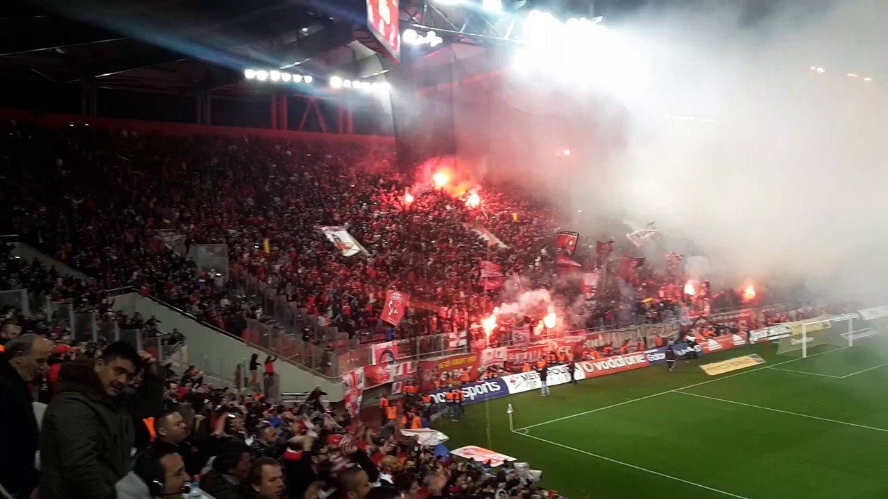 Οι πανηγυρισμοί των φίλων του Ολυμπιακού μετά το 3-1