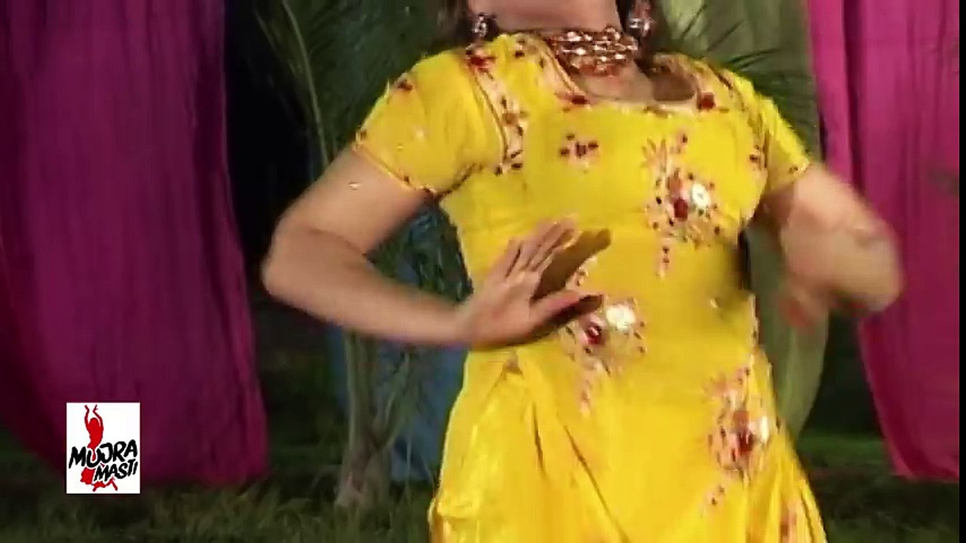 ⁣MUJRA BY DANCING QUEEN - PAKISTANI MUJRA DANCE....latest pakistani songs 2016