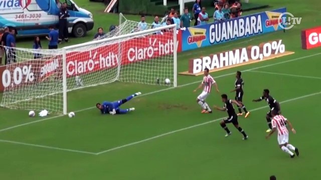Goleiro do Bangu faz miséria com belas defesas contra o Vasco
