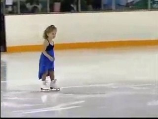 Little Skater Girl Amazes Crowd