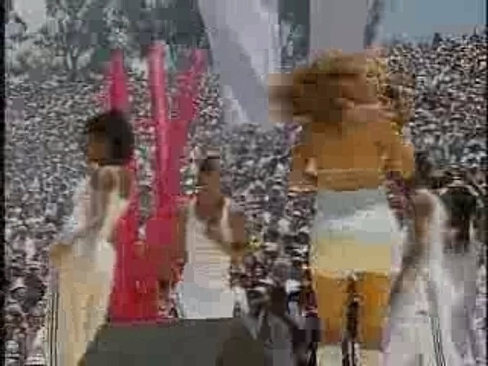 Jennfer Lopez - Let's Get Loud (Live 1999 Women's World Cup)