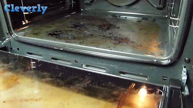 Soda bikarbona, voda i sirce za cistu rernu