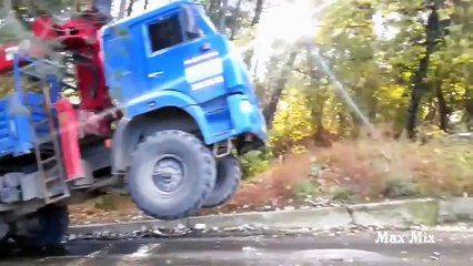 Подборка перегруженных грузовиков #2 (На дыбы)