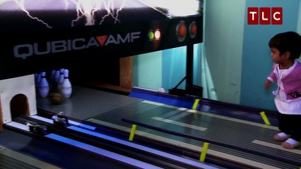 Will and Zoey Learn to Bowl | The Little Couple