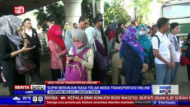 Aksi Tolak Transportasi Online, Penumpang Angkutan Umum Telantar