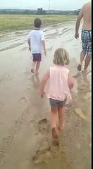 В австралийском Квинсленде после засухи выпал рыбный дождь