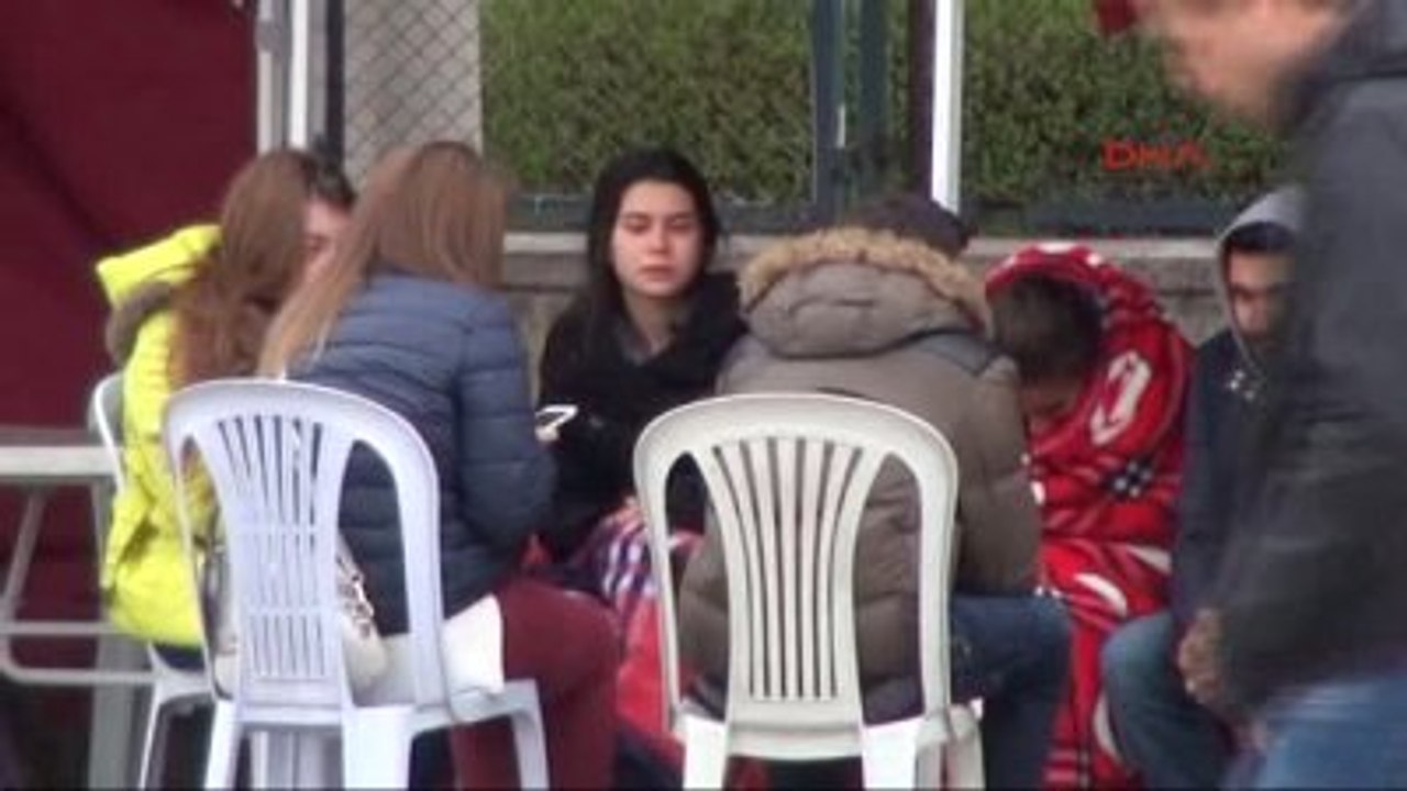 Adli Tıp Kurumu Önünde Gözyaşı
