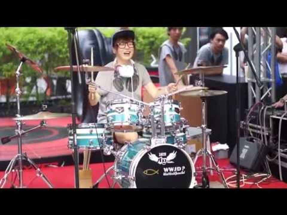 S. White - Kimi Ga Suki Da To Sakebitai (Slam Dunk OP1) @HyperX Demo at Computex 2015 (Stabilized)