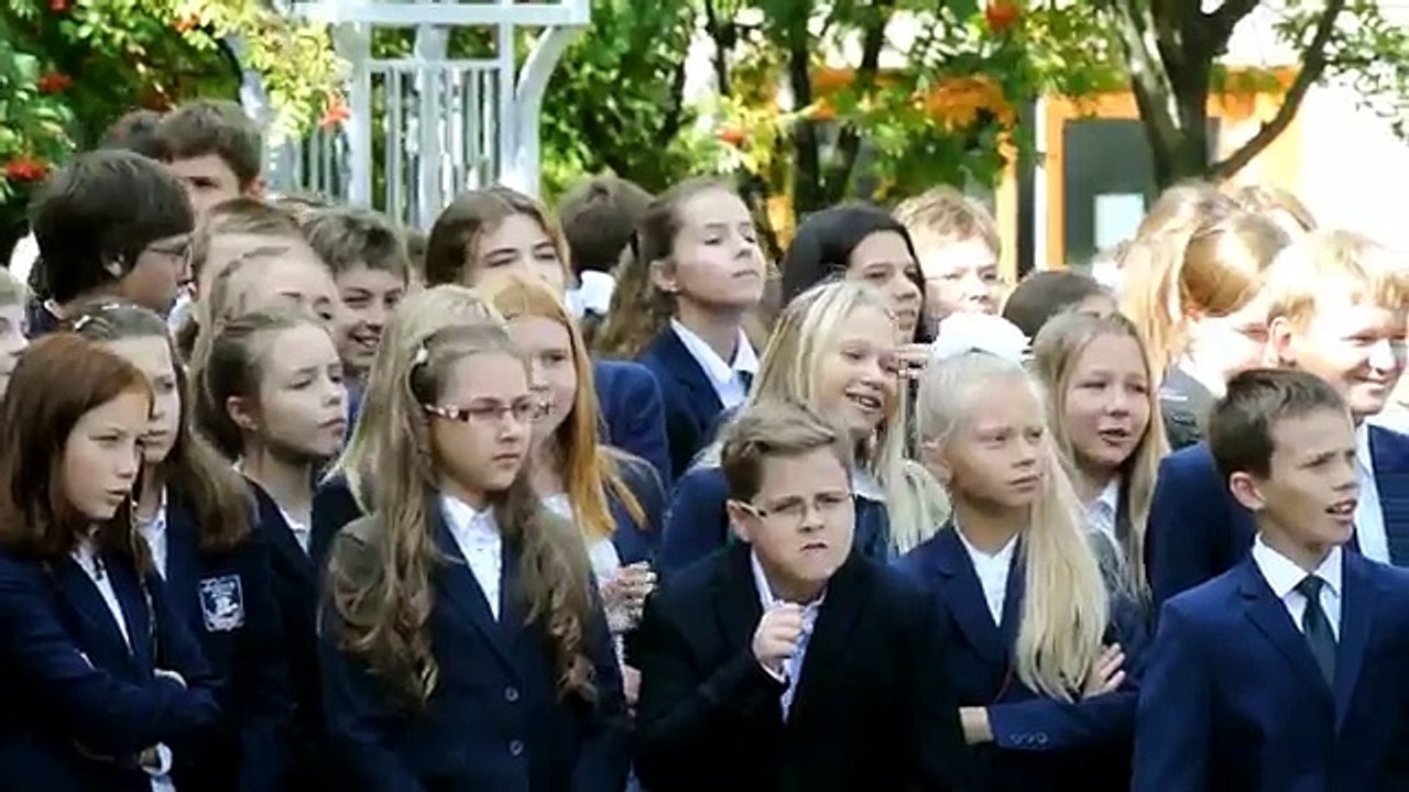 1 сентября. Школа 1944. Мальчик отжигает под Uptown Funk