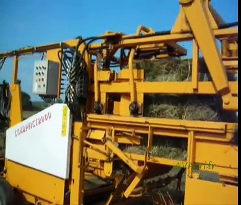 Pressage foin 2008 avec une presse JOHN DEERE