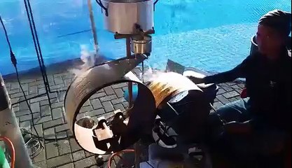 Une étonnante machine qui fait des crêpes en continu