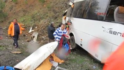 Akseki' de Tur Midibüsü Devrildi; 1 Ölü, 20' Ye Yakın Yaralı Var -1