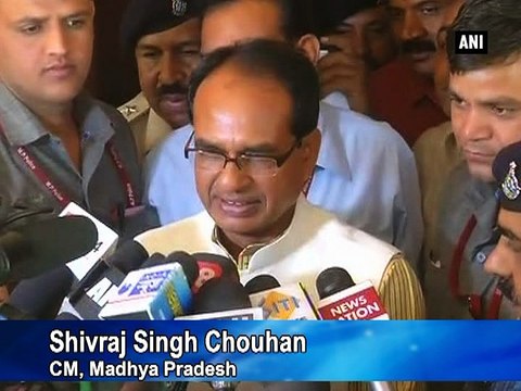 Shivraj Chouhan meets Swaroopananda Saraswati in Bhopal
