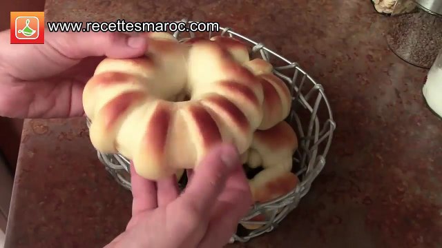 Brioches de Semoule Farcies au Fromage - Cheese Filled Semolina Brioche - بريوش مالح بالجبن