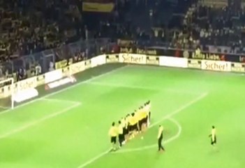 La réaction fantastique des supporters de Dortmund après le décès accidentel d'un des leurs pendant le match