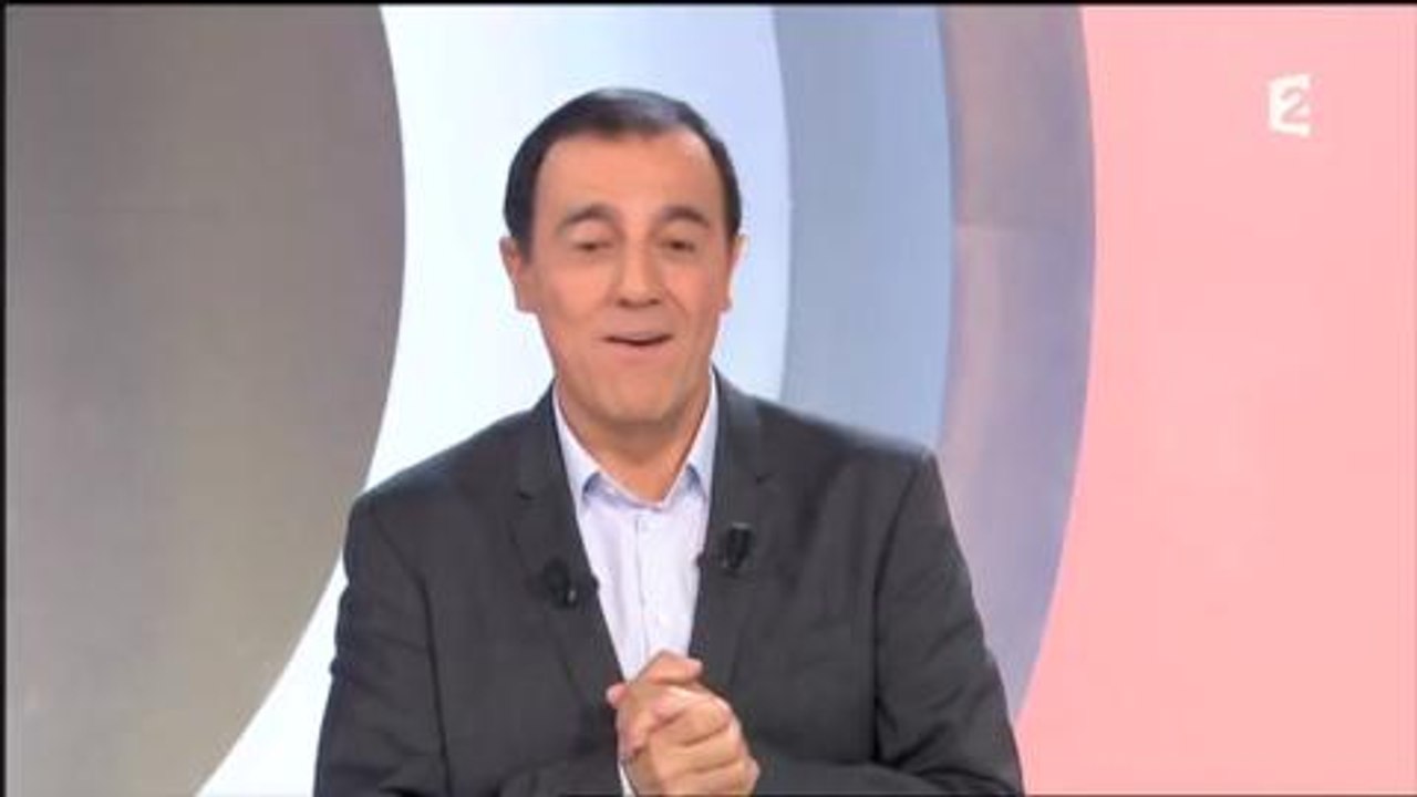 Émue, une candidate de "Motus" fond en larmes